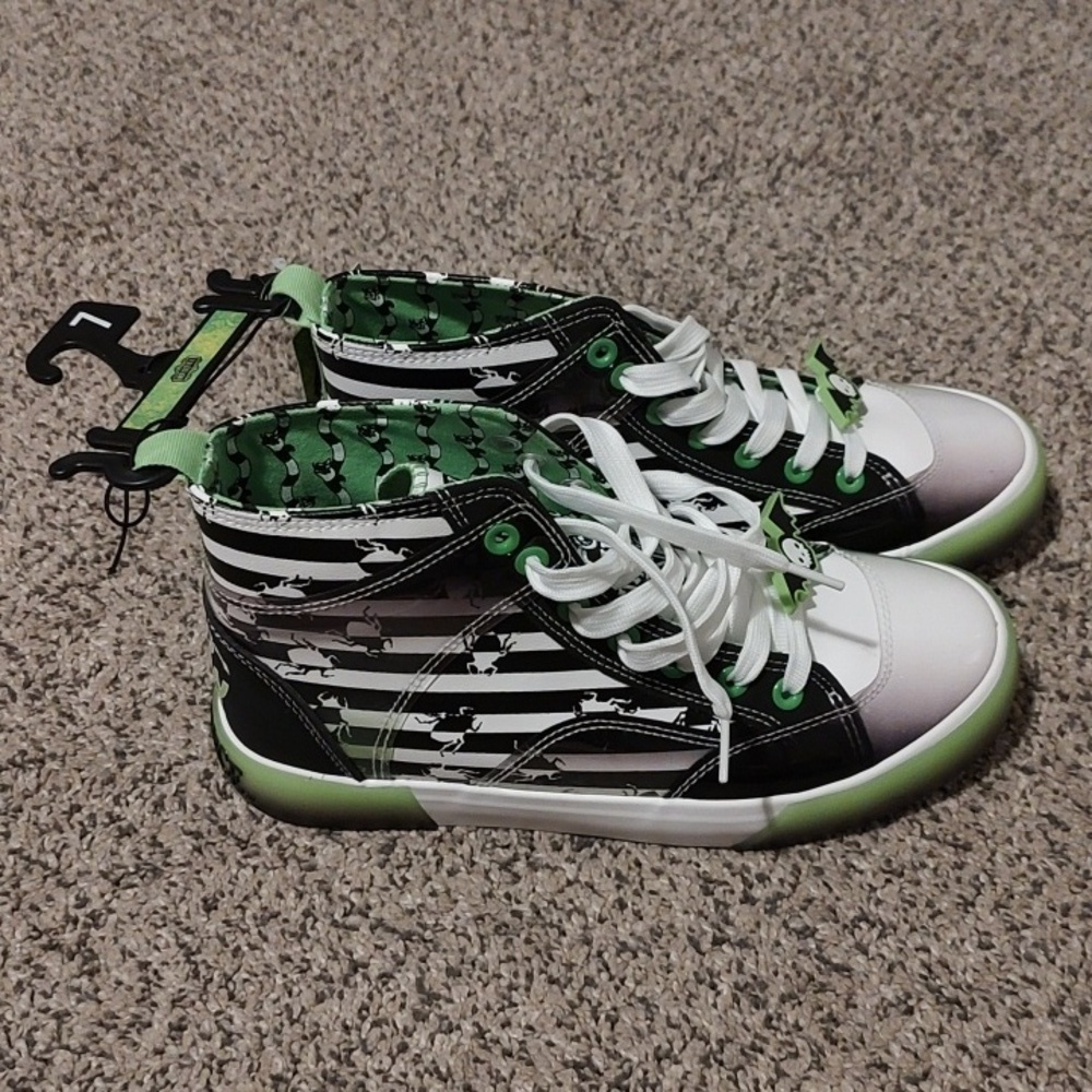 BEETLEJUICE women high top sneakers Size 7